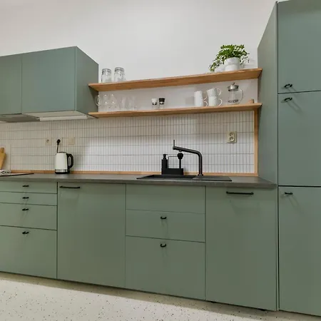 Charming In Centre /w Ac براتسيلافا